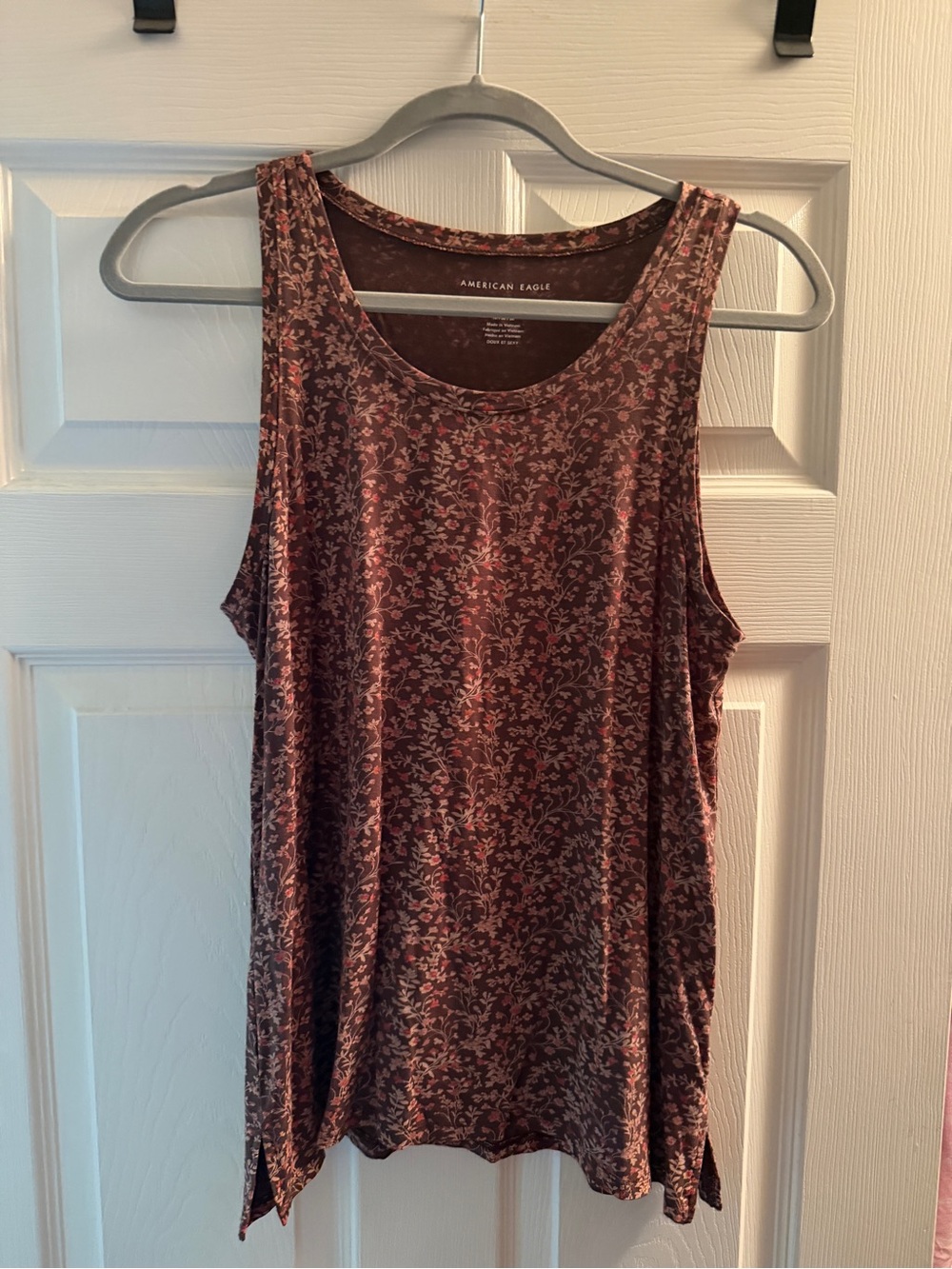 American Eagle Outfitters Burgundy Floral Scoop Neck Tank